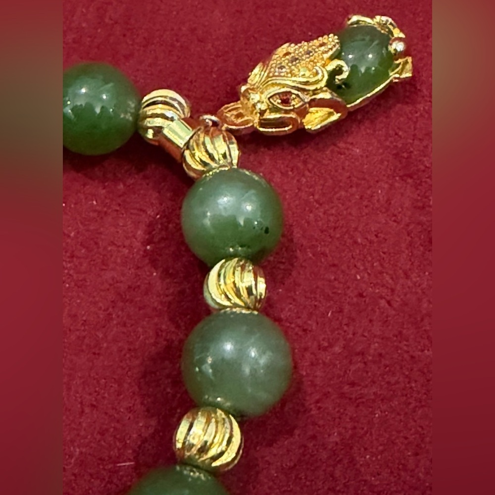 👑✅PRICE FIRM✅ LUCKY🍀 Faux Jade Pixiu Stretch Bracelet - Picture 4 of 17